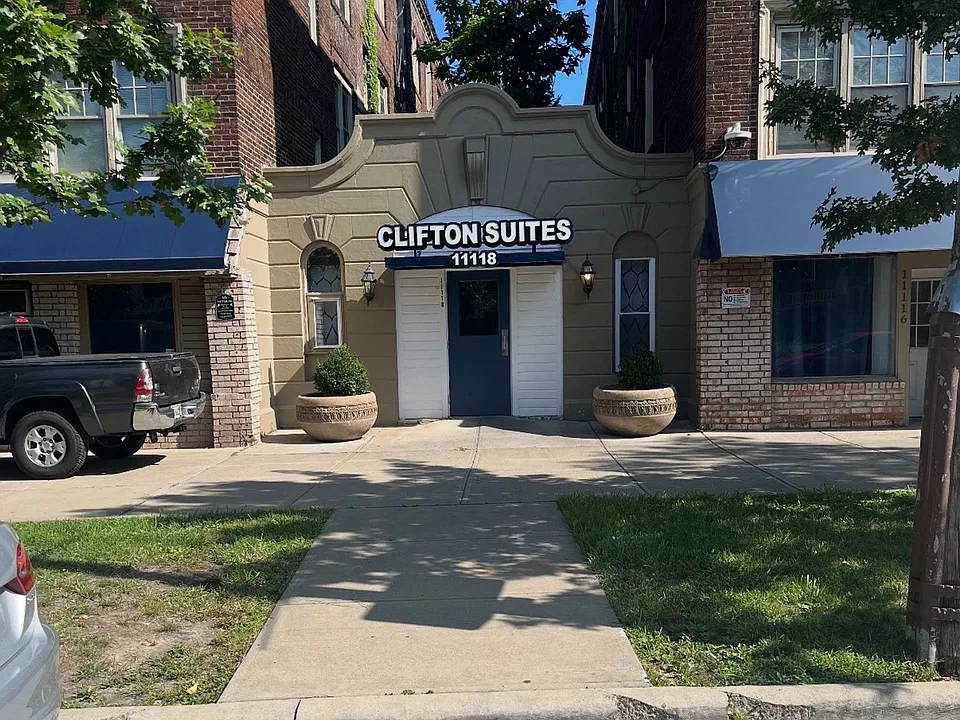 CLIFTON SUITES