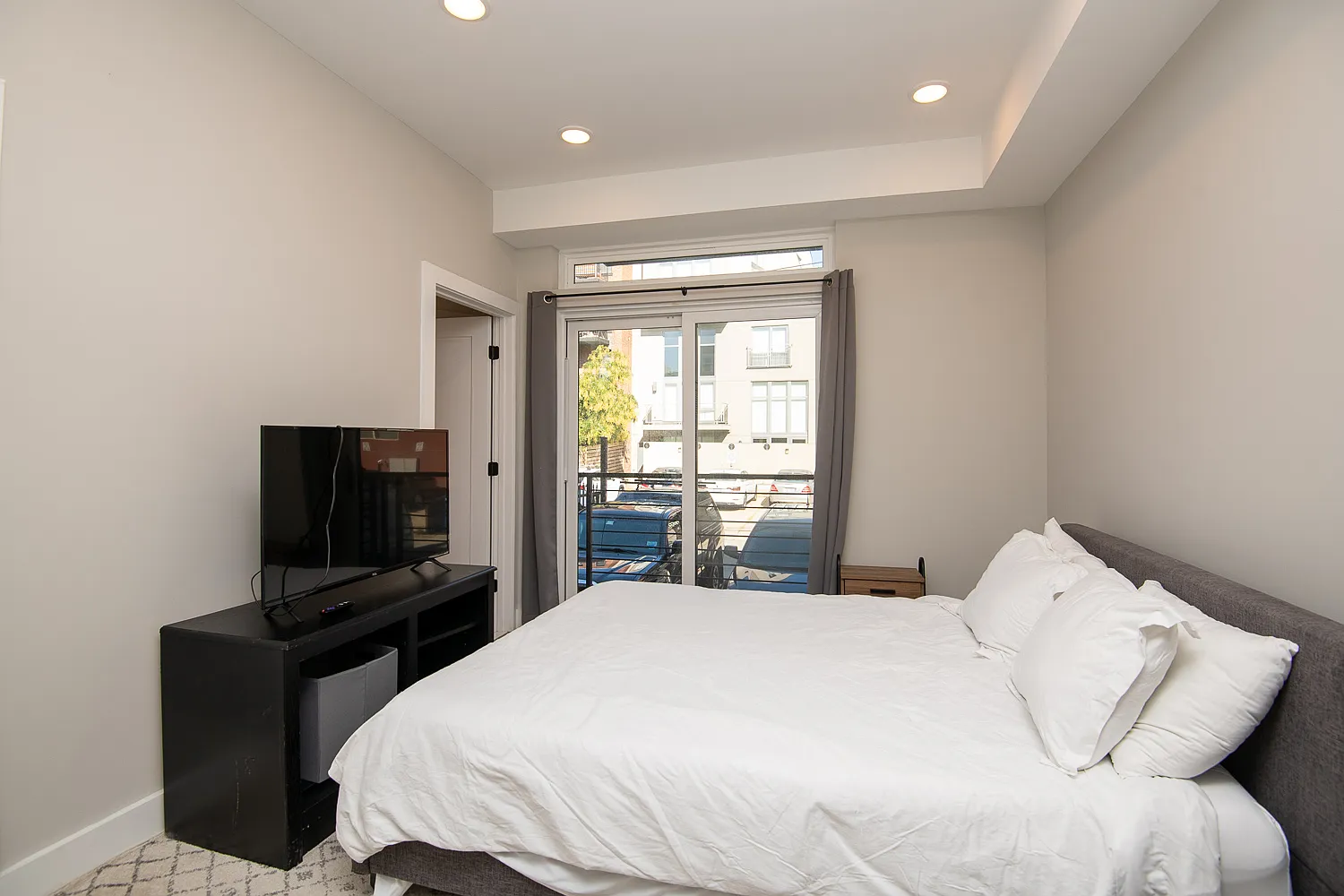 Studio, 409 sqft, $1,695 — Photo 4