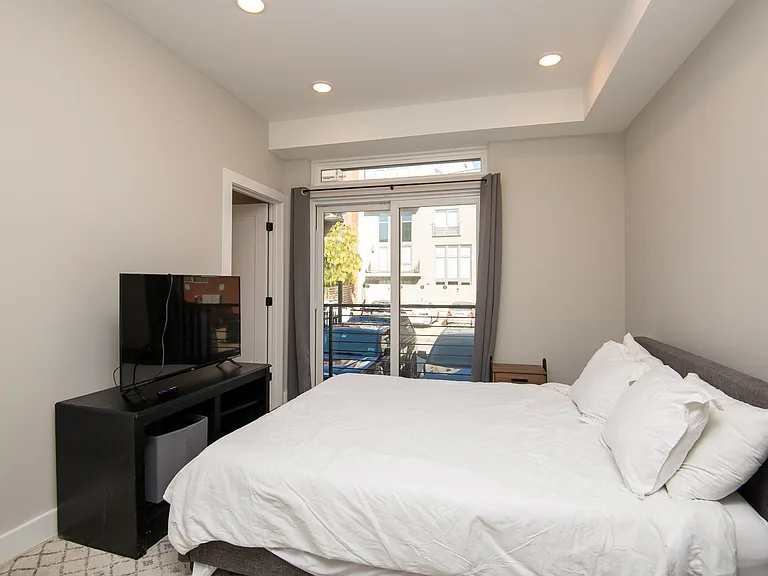 1457 Girard St NW #4 — Photo 4