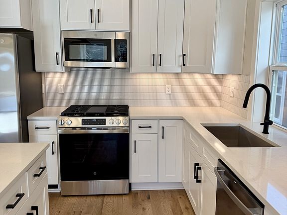 3rd image of 6128 Robertson Ave