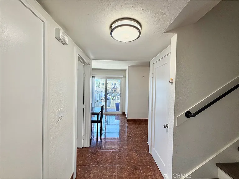 1477 W 20th St #7 — Photo 6