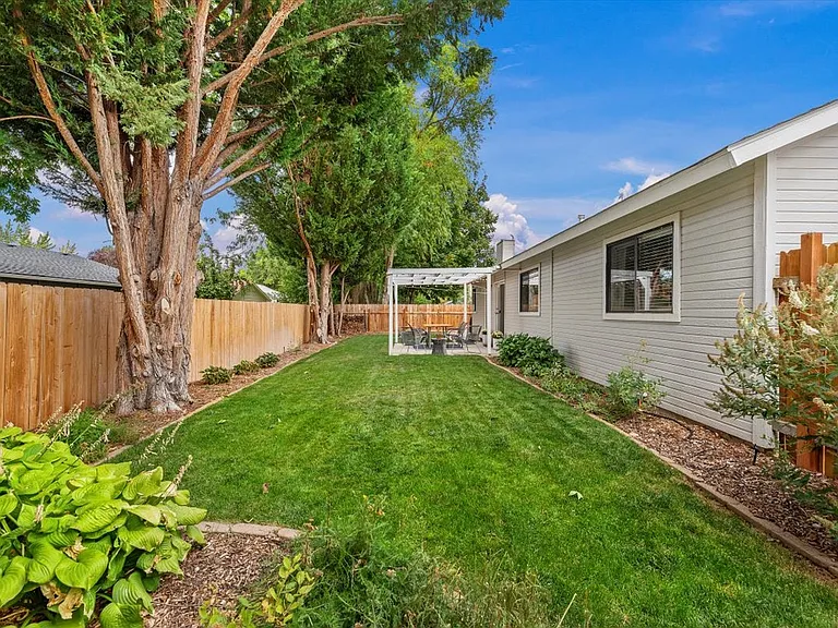 3299 S North Church Pl — Photo 4