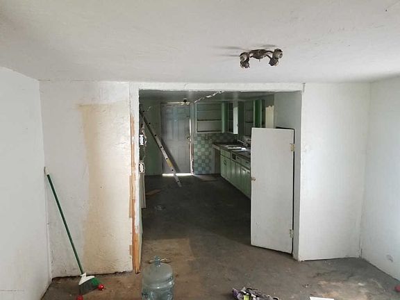 4th image of 604 E Craven Ave