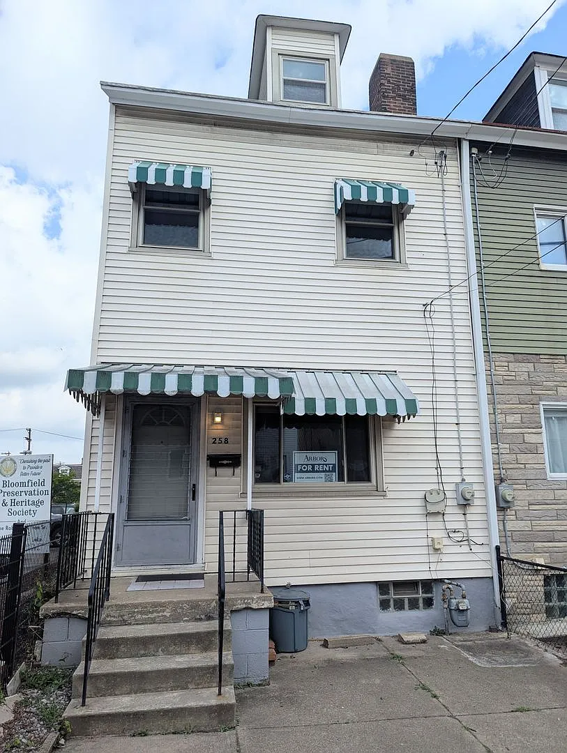 3 Bedroom 1 Bathroom Single Family Home (Bloomfield) — Photo 1