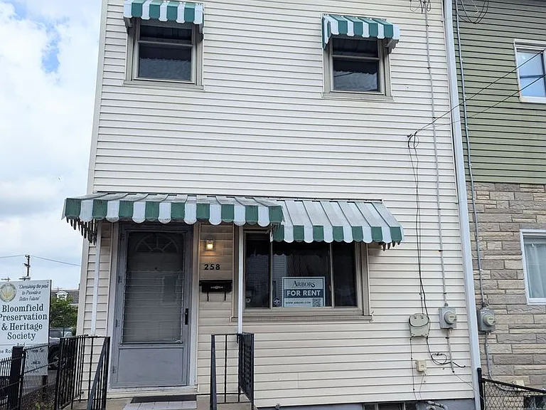 258 Edmond St — Photo 1