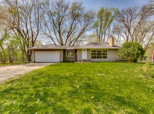 912 Sunset Dr S, Minnetonka, MN 55305