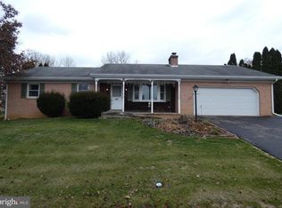 27 Heritage Rd, Akron, PA 17501