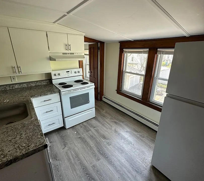 33 Bangor St