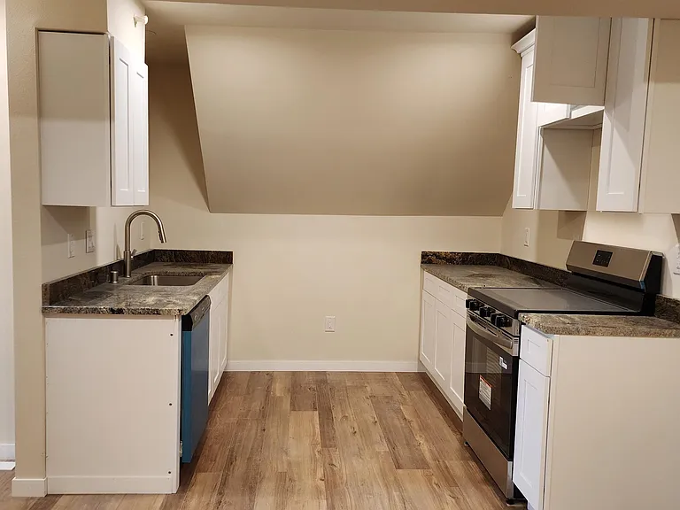 908 E Gorham St #3 — Photo 3