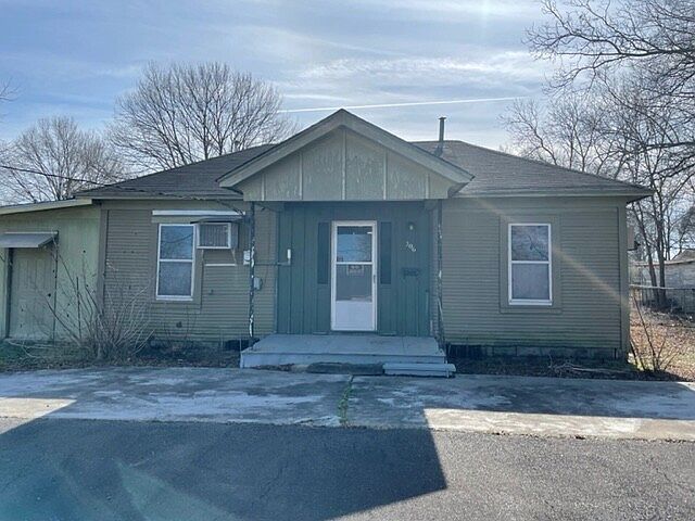 1st image of 206 E 16th St
