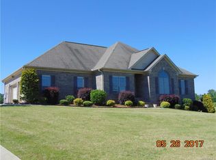 60 Crest Loop Rd, Clanton, AL 35045
