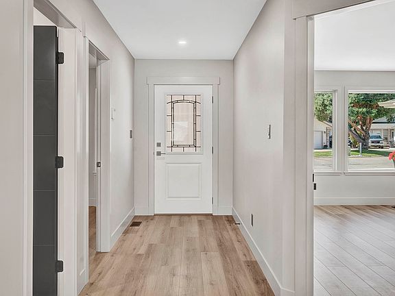 3rd image of 312 Arbutus St #27