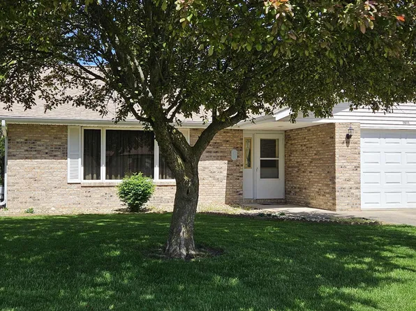 1671 E Myrtle St, Canton, IL 61520