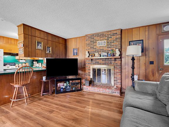 3rd image of 904 Mead Dr
