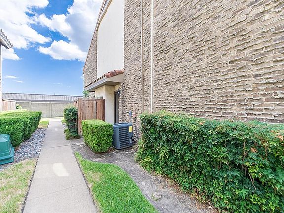 3rd image of 333 Melrose Dr APT 24A
