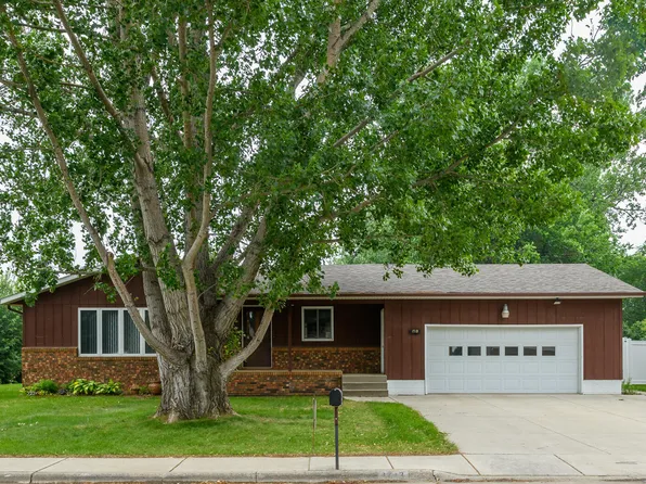 1713 1st St NE, Mandan, ND 58554