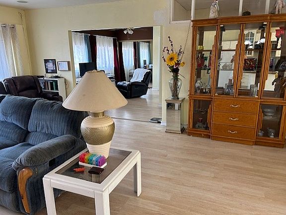 5th image of 25849 Holly Ave