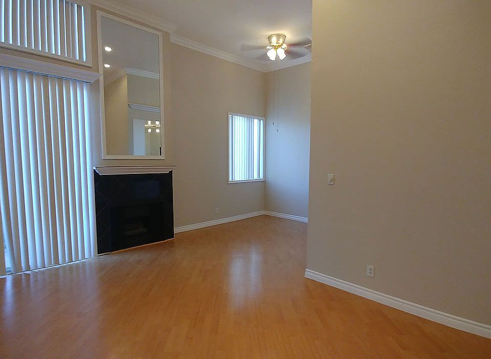 1st image of 940 N Ardmore Ave APT 206