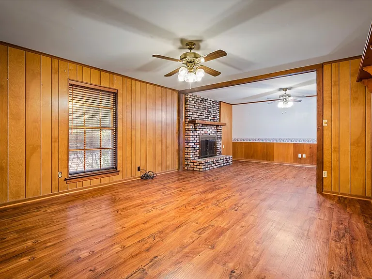 7300 Cypress Ave — Photo 3