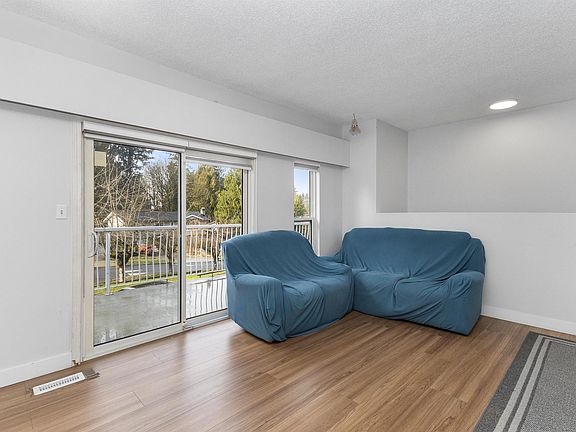 3rd image of 4660 202nd St