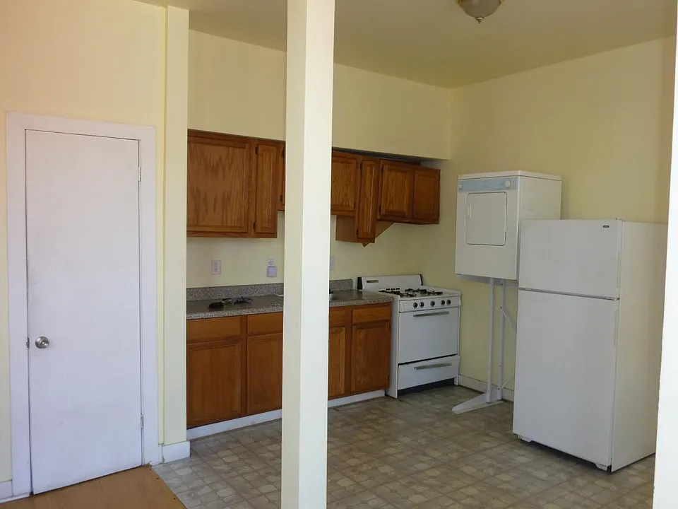2129 Saint Paul St #3