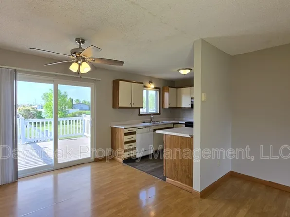 1702 2nd Ave E, West Fargo, ND 58078