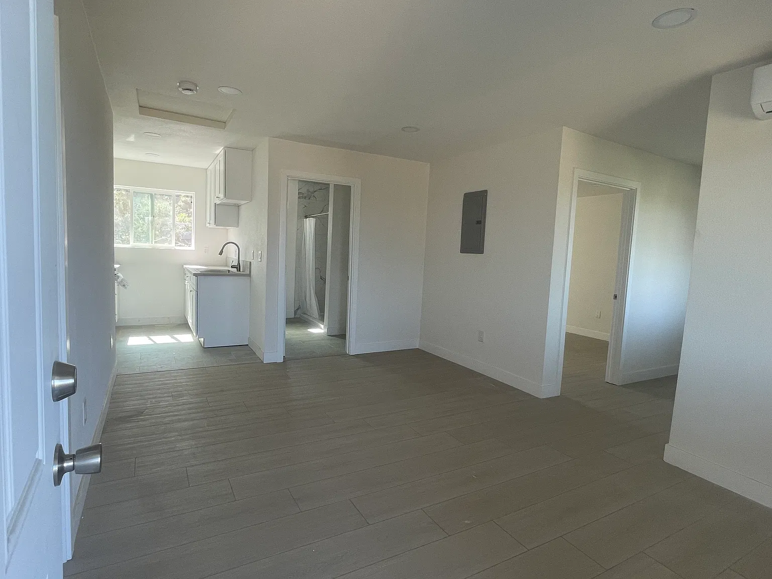 3 bed, 1200 sqft, $3,400 — Photo 4