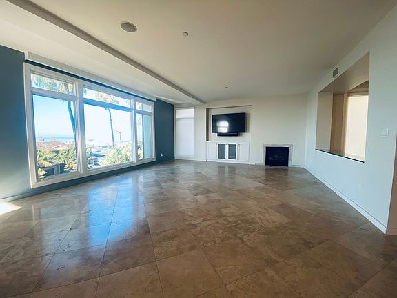 2nd image of 5430 La Jolla Blvd #203
