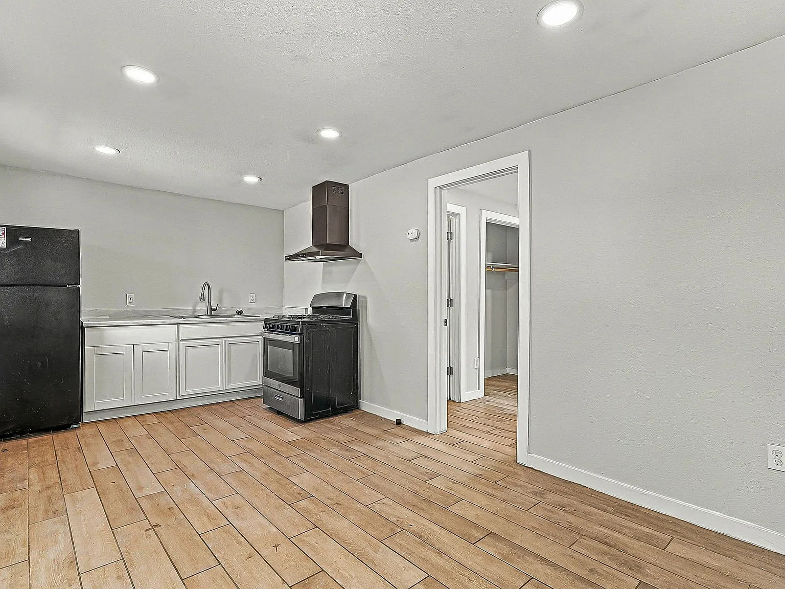 589 Myra Street - Apt 2 — Photo 4