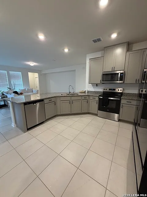 3 bed, 2.0 bath, 1792 sqft, $2,250 — Photo 3