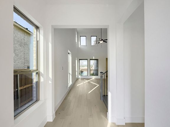 6016 Davis Knoll - Entry