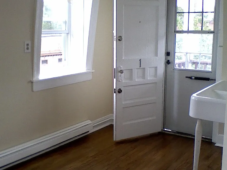 390 Madison Ave #4 — Photo 6