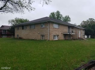 4529 Governors Dr APT 8, Rockford, IL 61109