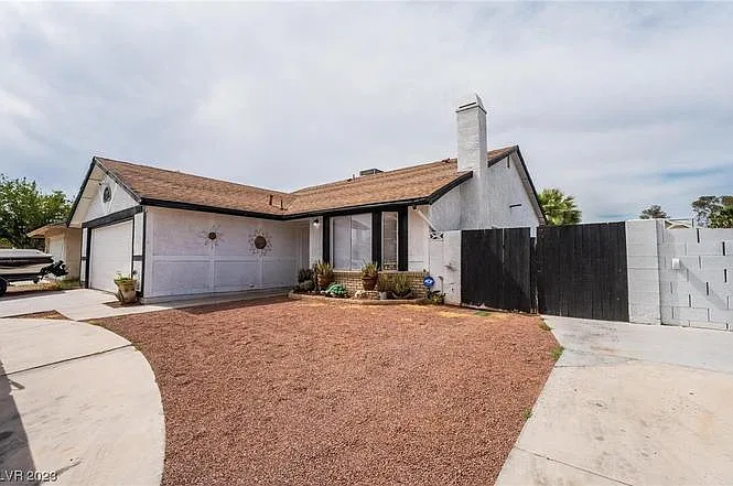 4 bed, 1636 sqft, $2,200 — Photo 1