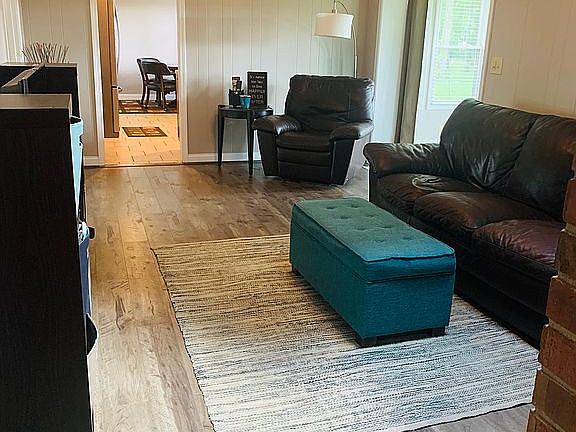 Family Room 20’ x 12’