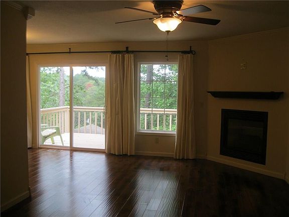 3rd image of 19 Britten Cir