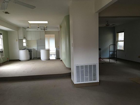 Living area/Kitchen