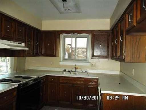 5th image of 15783 Kingston Dr