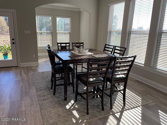 4th image of 418 Aubergine Ln