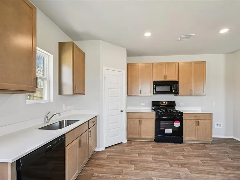 11913 Ellena Cv — Photo 6