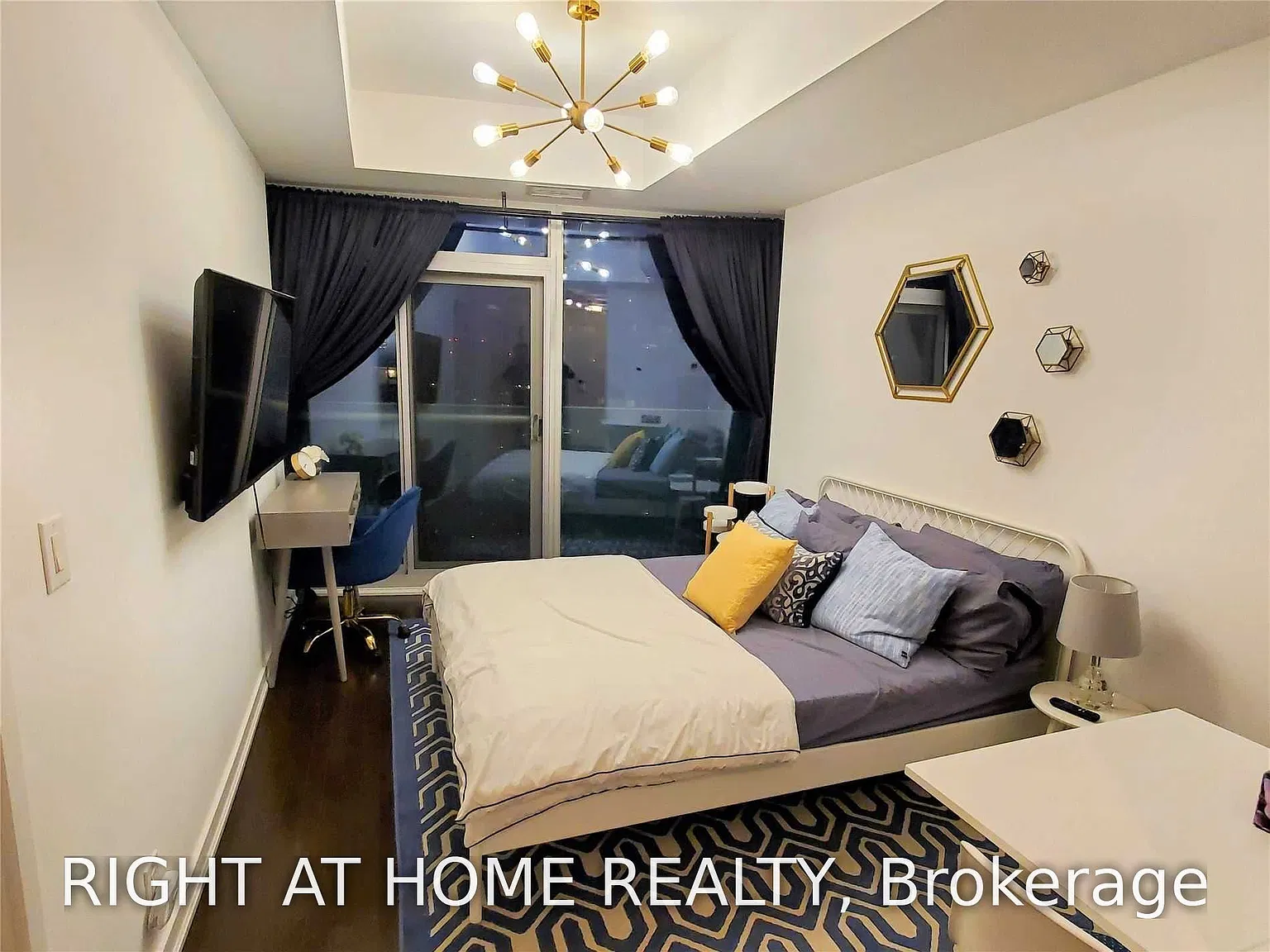 Studio, $1,900 — Photo 2