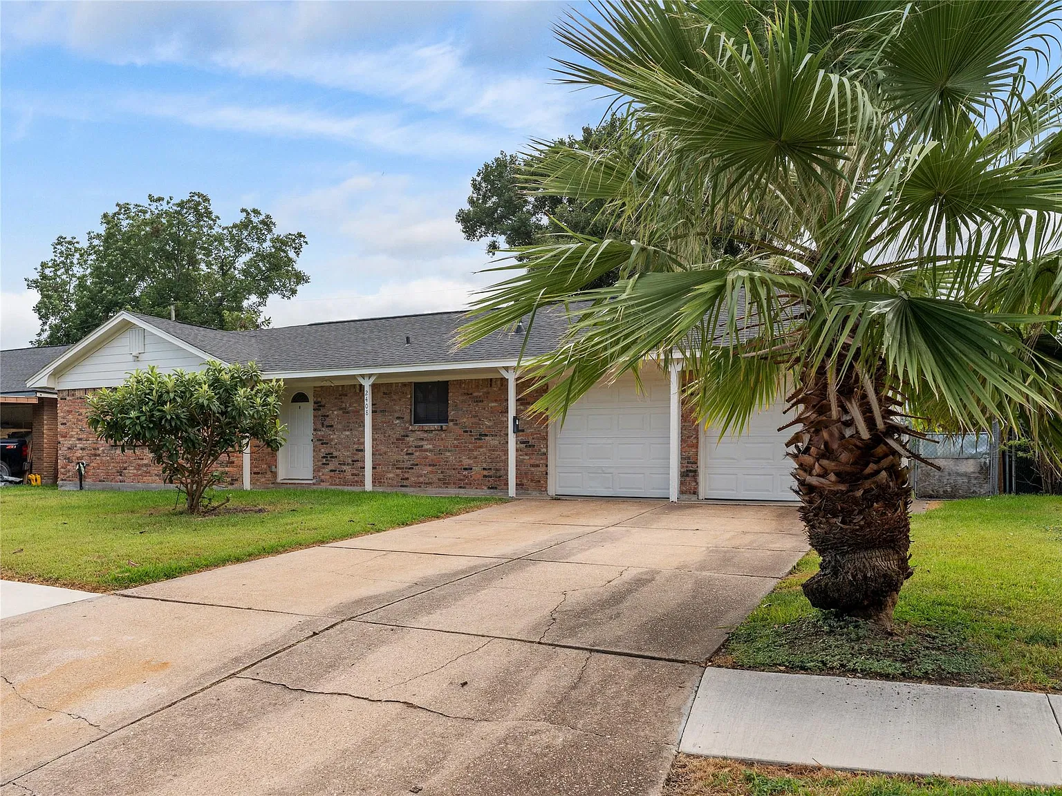 3 bed, 2.0 bath, 1244 sqft, $2,000 — Photo 1