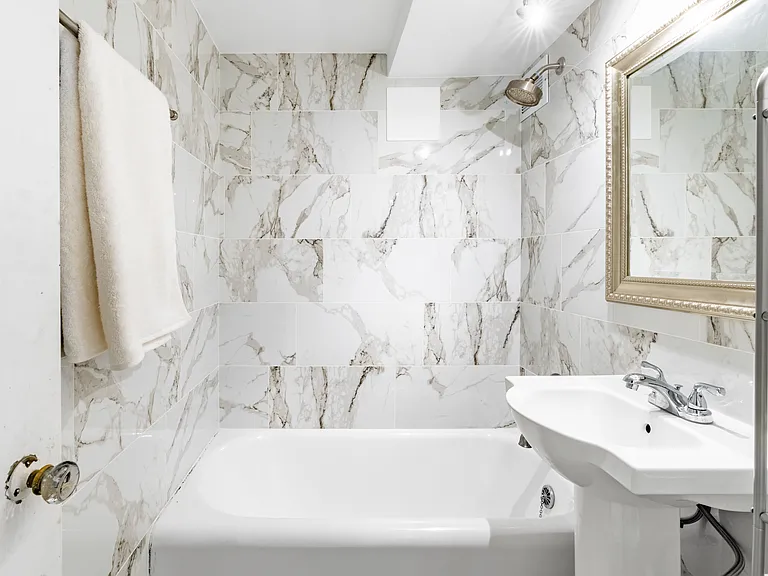 320 E 42nd St #1003 — Photo 19