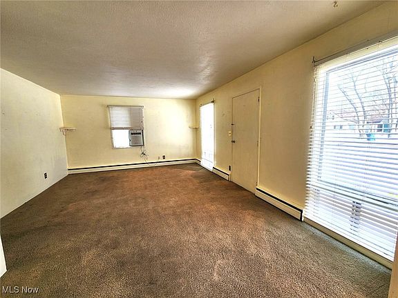 5th image of 914 Leroy St