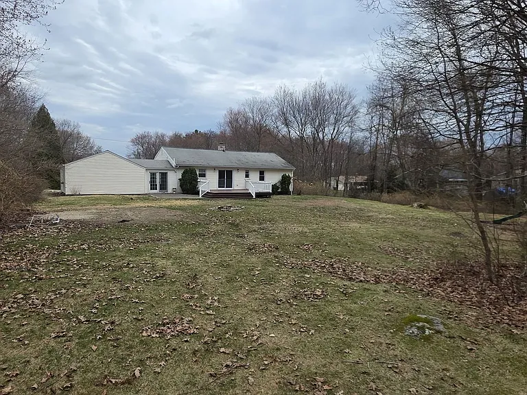 20 Woodmere Dr — Photo 2