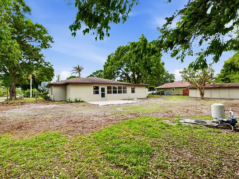 7302 Santa Clara Blvd — Photo 5