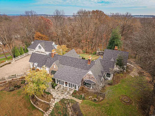 703 Pfeiffer Rd, Evansville, IN 47711