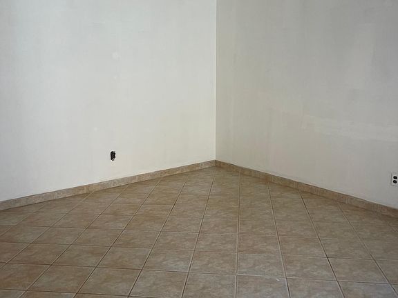 4th image of 36 Balsam Pl Floor 1