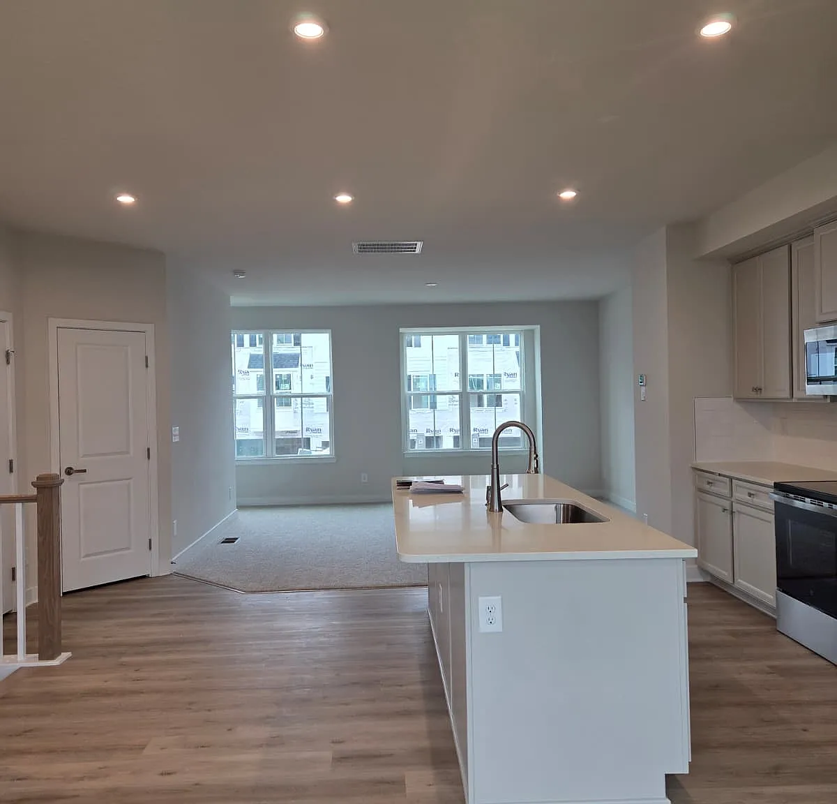 3 bed, 2.5 bath, 2007 sqft, $2,350 — Photo 1