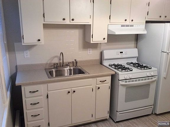 4th image of 7-19 Fair Lawn Ave